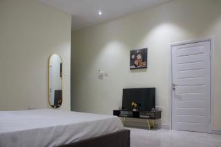 Modern and Luxe Apartment - Kwabenya - 8