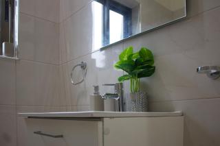 Modern and Luxe Apartment - Kwabenya - 5