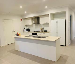 The Comfort Corner - Spacious 4 Bedroom Home - Clyde North - 7