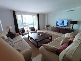 Charming 3 Bedroom Apartment in Puerto Sotogrande - 9