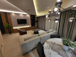 Luxurious 1 bedroom corner unit - 3