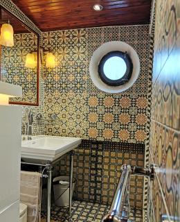 art deco houseboat on super location - 1