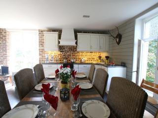 Riverside Mansion Retreat - Le Parque - 1