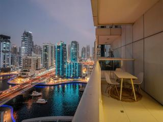 Superb 2BR Prime Locale between Dubai Marina JBR - 6