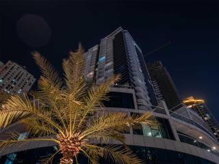 Superb 2BR Prime Locale between Dubai Marina JBR - 5