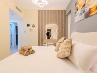 Family-friendly, 2 bedroom in heart of Dubai Marina - Walk to Beach in JBR - 3