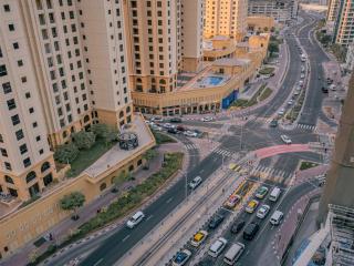 Superb 2BR Prime Locale between Dubai Marina JBR - 1