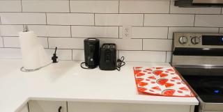 SNUG 1 bdrm basement -sleeps 2 Adults - Edmonton - 4