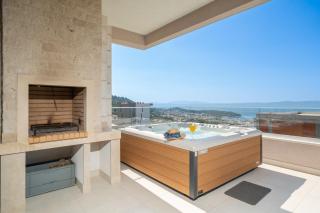 Apartments Family Ravlić with Swimming Pool - 5