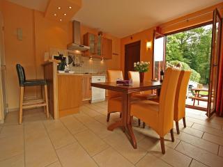 Cottage with a terrace and a view of the valley - 7