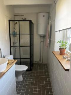 Cozy guest house with outdoor hot tub - 5