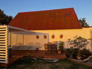 Cozy guest house with outdoor hot tub - 3