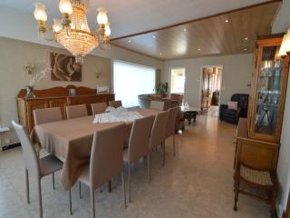 Family Home with Garden - 6