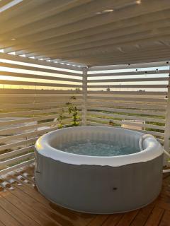 Cozy guest house with outdoor hot tub - 2