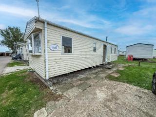 Lovely 8 Berth Caravan At St Osyth Beach Holiday Park Ref 28101G - 0