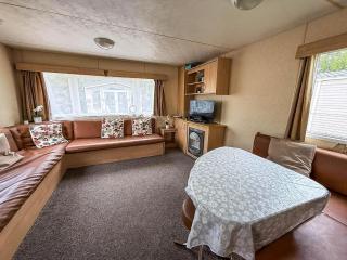 Lovely 8 Berth Caravan At St Osyth Beach Holiday Park Ref 28101G - 1