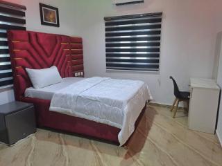 Oghomwen Lodge and Service Apartment - 2