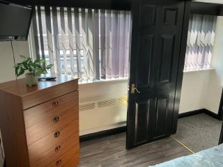 Rain Hill Cottage - Sleeps 4 Parking & Pets Ok - 2