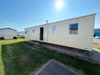 Superb 8 Berth Caravan At St Osyth Beach Holiday Park, Essex Ref 28010Mv - 3