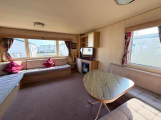 Superb 8 Berth Caravan At St Osyth Beach Holiday Park, Essex Ref 28010Mv - 1