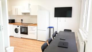 Ausgestattete Wohnungen für Monteur-Teams mit kostenlosem Parkplatz, WIFI, TV, Waschmaschine, Küche, Balkon, Restaurants und Supermarkt - 7