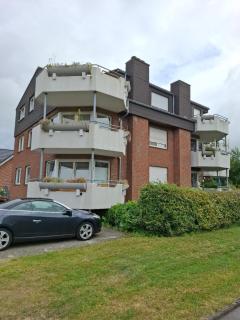 Großzügiges Erdgeschoßapartment mit Balkon und eigenen kostenlosen Parkplatz - Hövelhof - 0