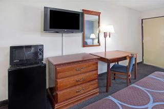 Super 8 by Wyndham Suwanee - Suwanee - 2
