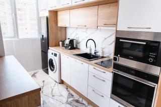 Renovated 1 Bedroom - Full Kitchen - Parking - 4km Tsarevets - 8