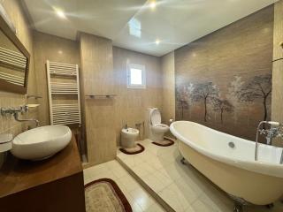 Panoramic Seafront 350sqm Flat - 1
