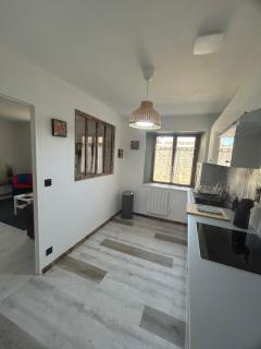 Maison 4 personnes, TV connectée - 6