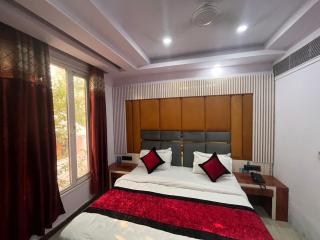 Haveliya Homes- Just 1 minute from Railway Station and Connaught place - 0
