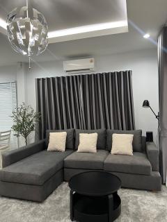 A single house on the corner for privacy - 0