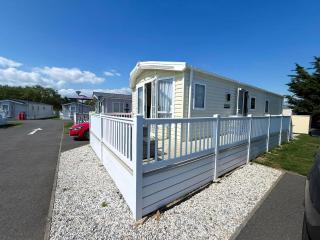 Lovely 6 Berth Caravan With Decking At Suffolk Sands Holiday Park Ref 45005Hc - Felixstowe - 0