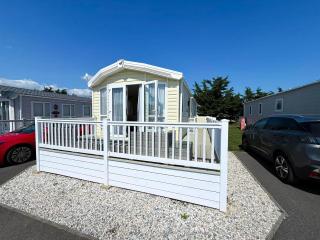 Lovely 6 Berth Caravan With Decking At Suffolk Sands Holiday Park Ref 45005Hc - Felixstowe - 5