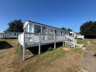 Lovely Caravan With Decking At Breydon Water In Norfolk Ref 10027Rp - Belton - 0