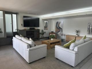 Sunset Links Golf Estate home, walk to Beach - 0