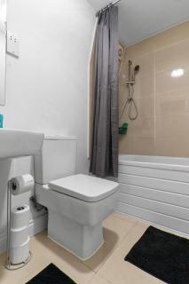 Large Delux Studio - 26 - Leicester - 7