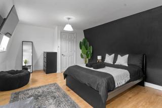 Large Delux Studio - 26 - Leicester - 0