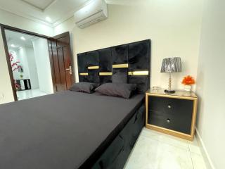 Eiffel& garden view - Brand New Apartments - Very Spacious - Lahore - 8