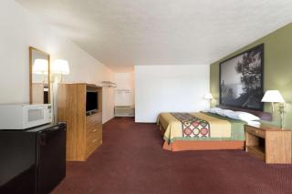 Super 8 by Wyndham Wells - Wells - 4