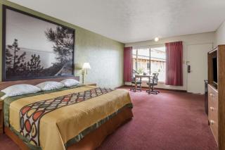 Super 8 by Wyndham Wells - 3