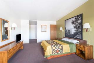 Super 8 by Wyndham Wells - Wells - 2