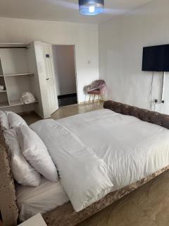 Lumley 3 Bedroom flat with solar power and generator - Freetown - 8