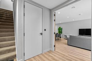 Stunning Modern Stay Jewellery Q - Birmingham - 3
