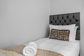 Family Friendly Gem Jewellery Q - 1