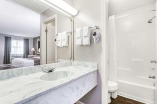 Super 8 by Wyndham Madison - 3
