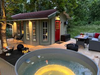 House with hot tub sauna Lake 300 m Boat included - Linköping - 0