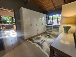 The Elegant Lakehouse Apartment on The Panorama Route - 3