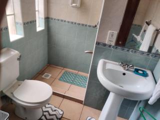 2 Bedroom Apartment Opposite Quickmart-Kilimani - Nairobi - 5