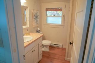 Charming 1-bedroom Waterfront Cottage in Morgan VT - Morgan - 2